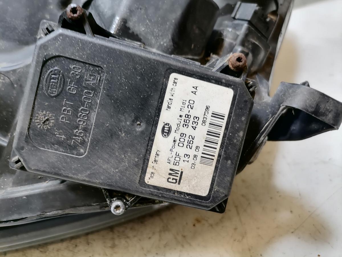 Opel Astra H original Xenonscheinwerfer rechts mit Kurvenlich schwarzer Hintergrund Bj.2009